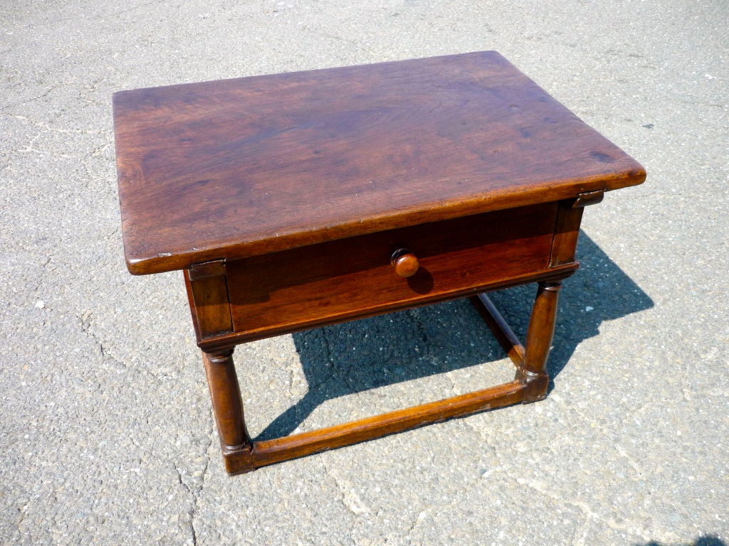 Italian Baroque Walnut Side Table with Single Drawer In Excellent Condition In Stamford, CT