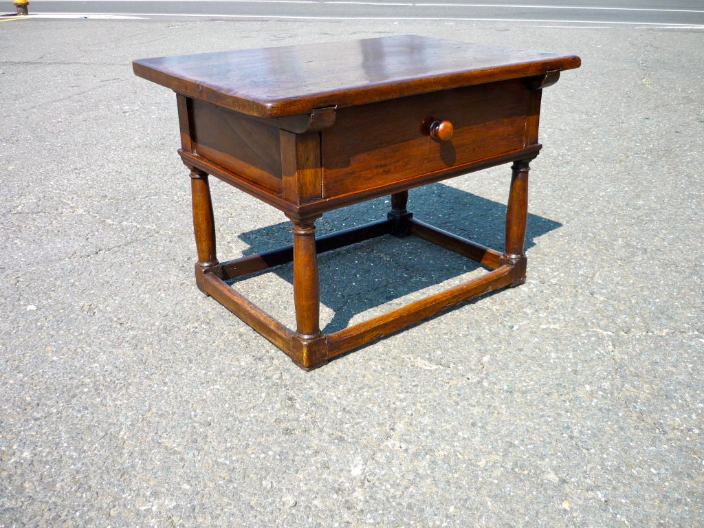 Italian Baroque Walnut Side Table with Single Drawer 1