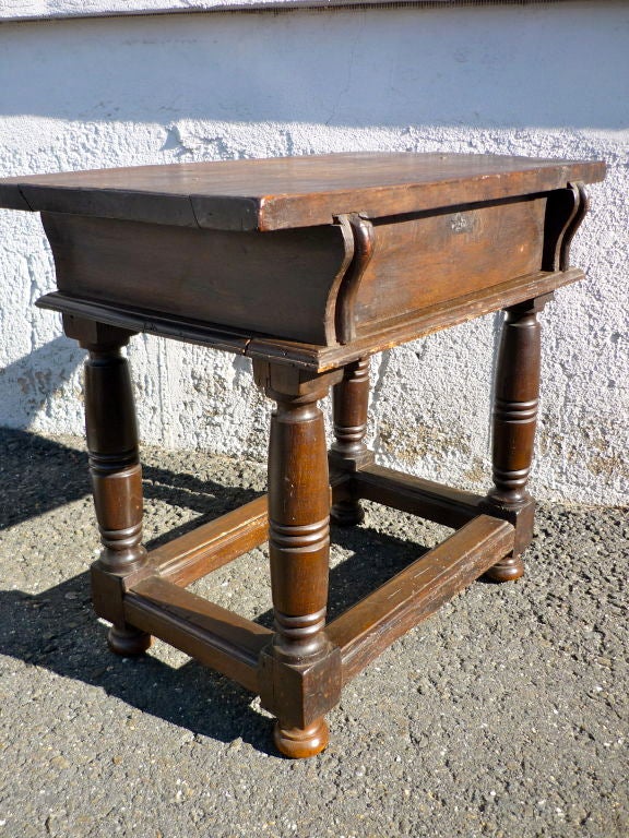 Spanish Baroque Walnut Side Table In Excellent Condition In Stamford, CT