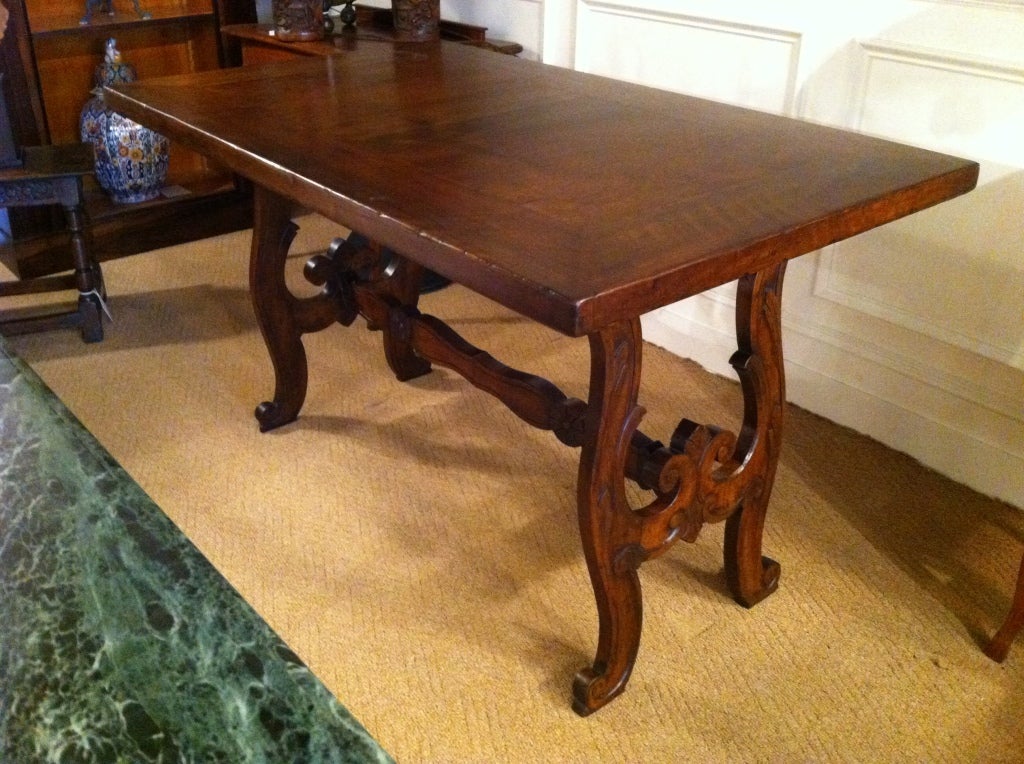 Italian Baroque Style Walnut Table In Excellent Condition In Stamford, CT