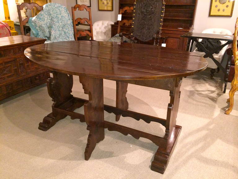 Italian Baroque Drop Leaf Table In Excellent Condition In Stamford, CT