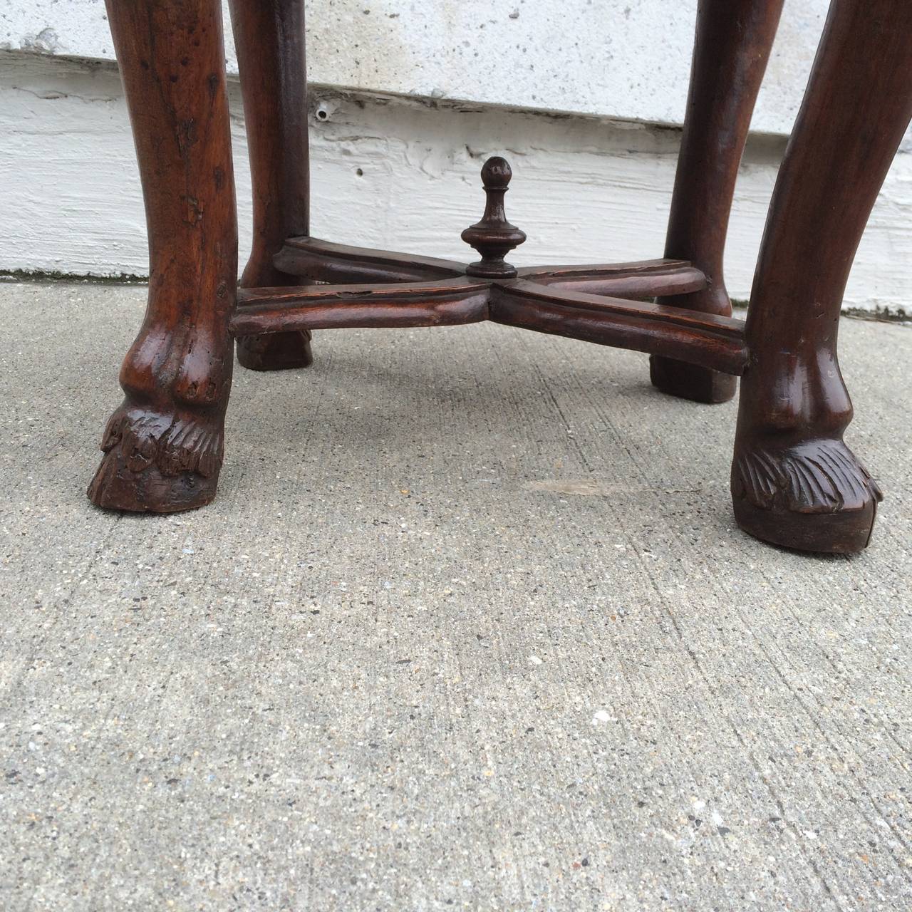 Italian Baroque Walnut Stool with Fortuny Upholstery  For Sale 3