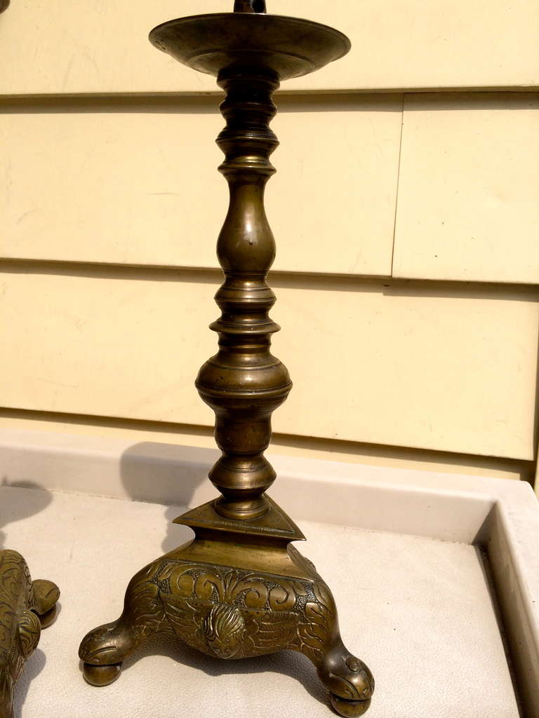 Paar holländische Barock-Kerzenleuchter aus Bronze