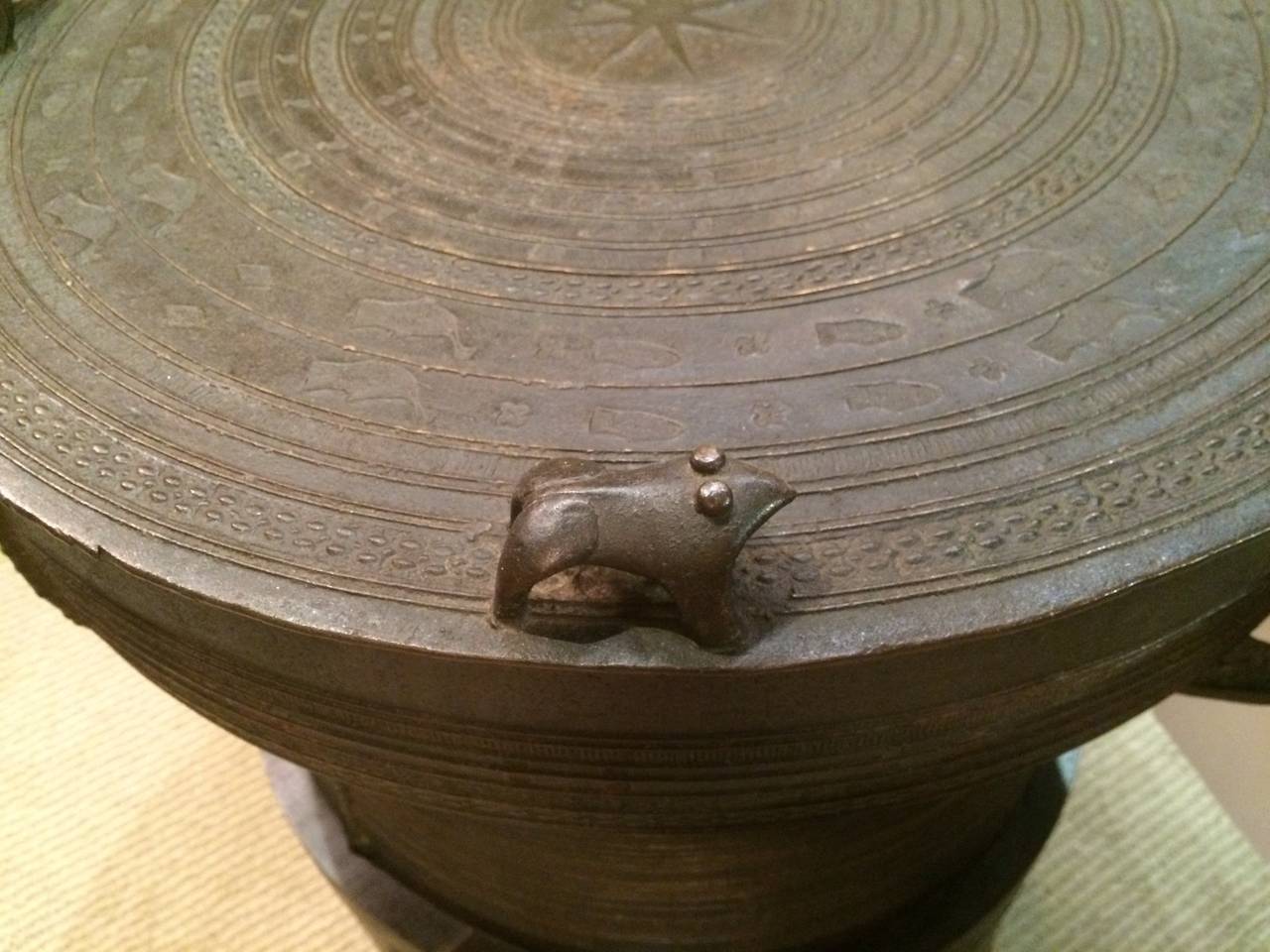 frog drum table