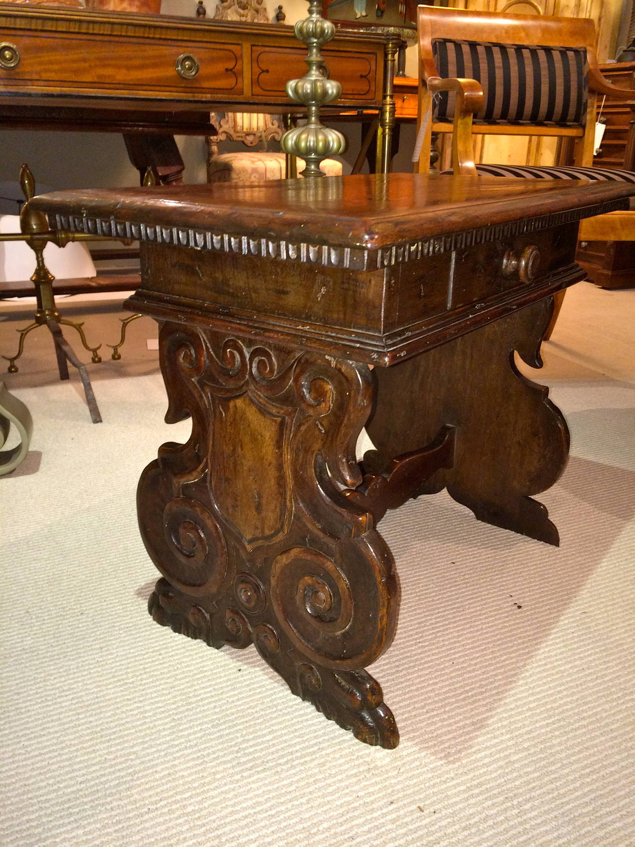 Italian Baroque Style Walnut Single Drawer Side Table In Good Condition In Stamford, CT