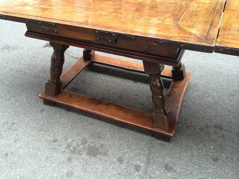 18th Century Swiss Walnut Draw-Leaf Refectory Table In Excellent Condition In Stamford, CT