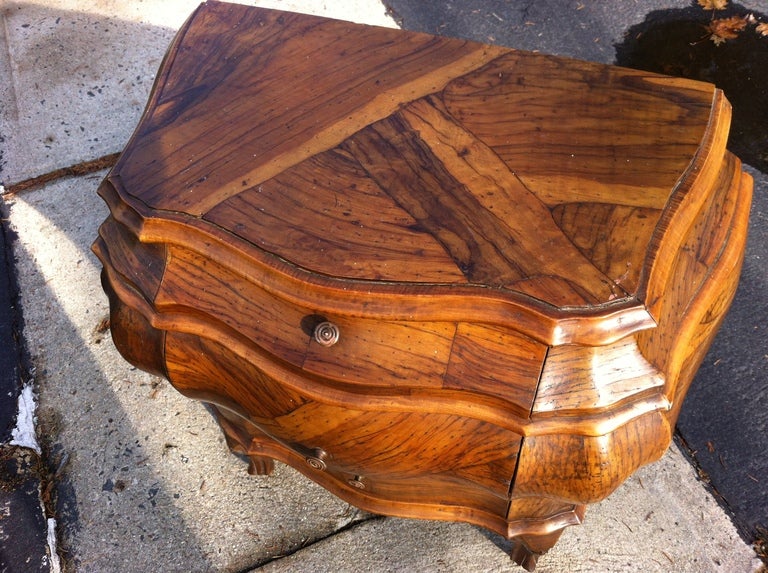 Pair of Italian Rococo Bombe Commodes In Excellent Condition In Stamford, CT