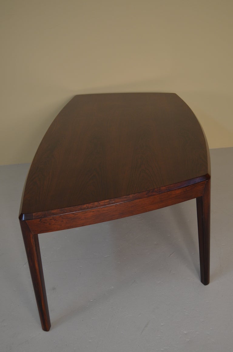 Mid-Century Modern Rosewood Coffee Table with Tapered Legs