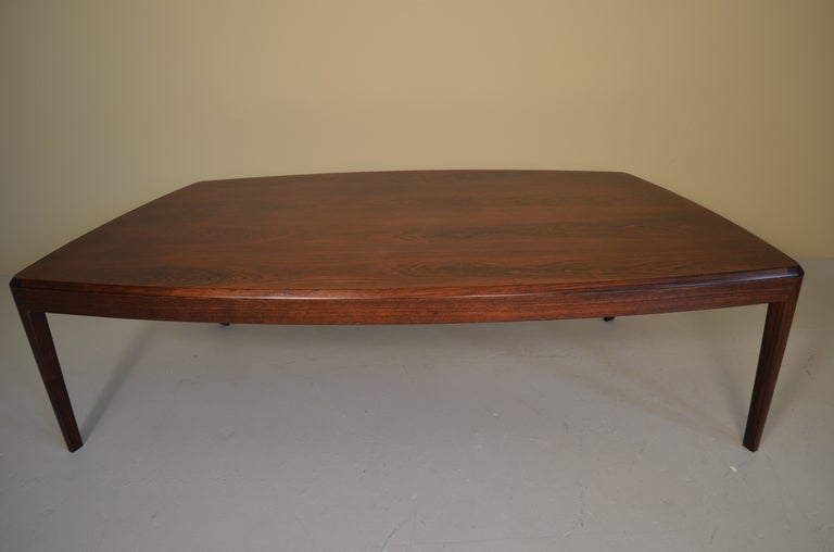 Rosewood Coffee Table with Tapered Legs 1