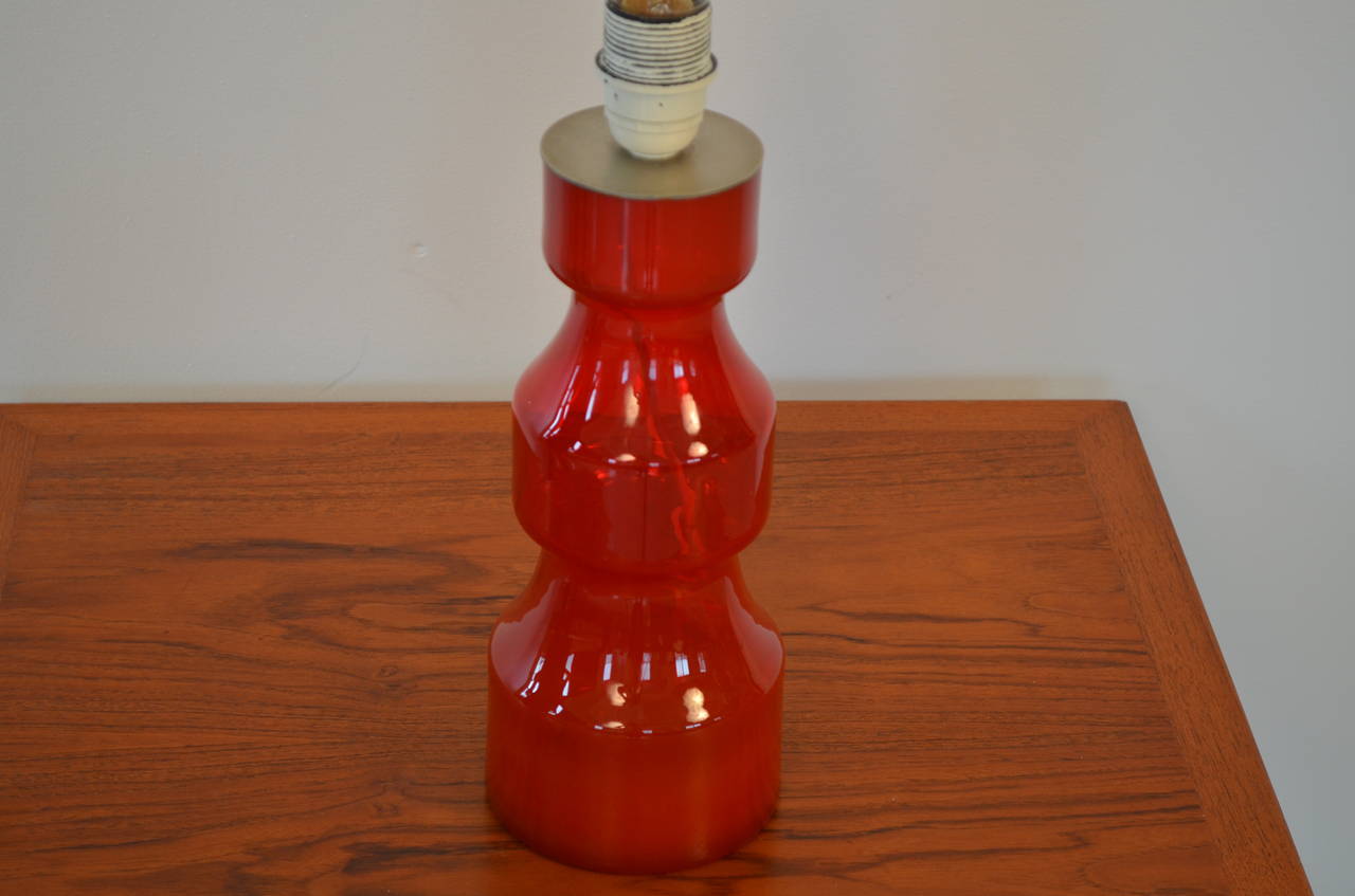 Red glass table lamp, comes with the shade.