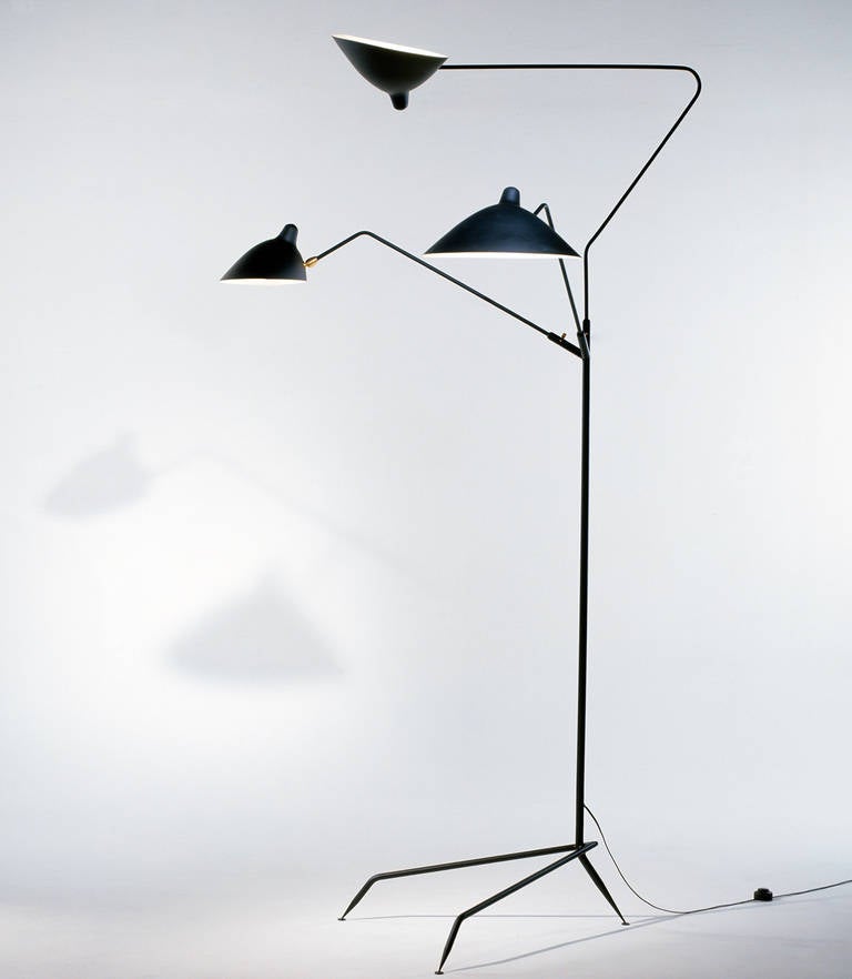 This is the most versatile lamp of the Mouille collection. Each ‘chapeau’ shade can be oriented differently. Sculptural in form with three rotating arms, it stands majestically on a tripod base ending with tapered legs.