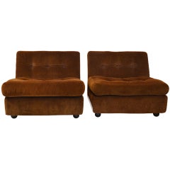 Pair of Amanta Slipper Chairs by Mario Bellini