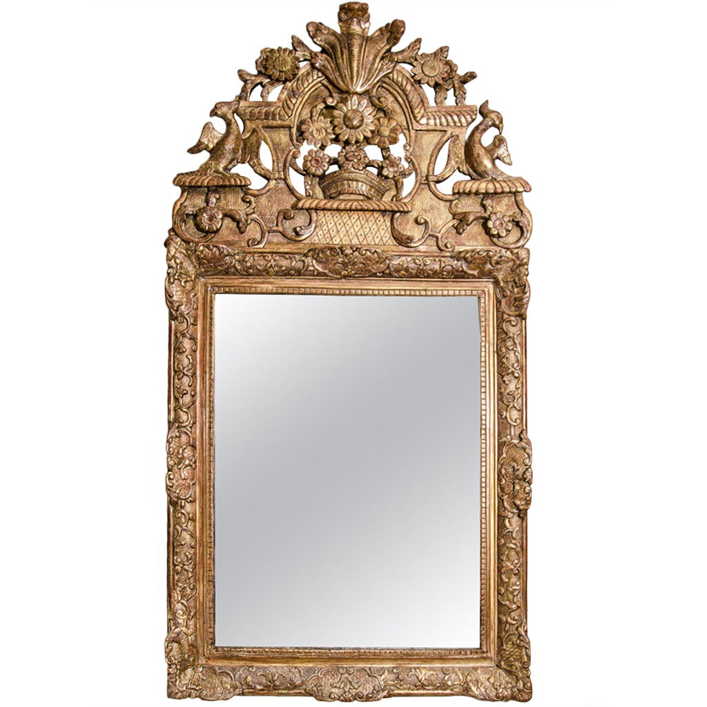 Miroir en bois doré de style Régence en vente