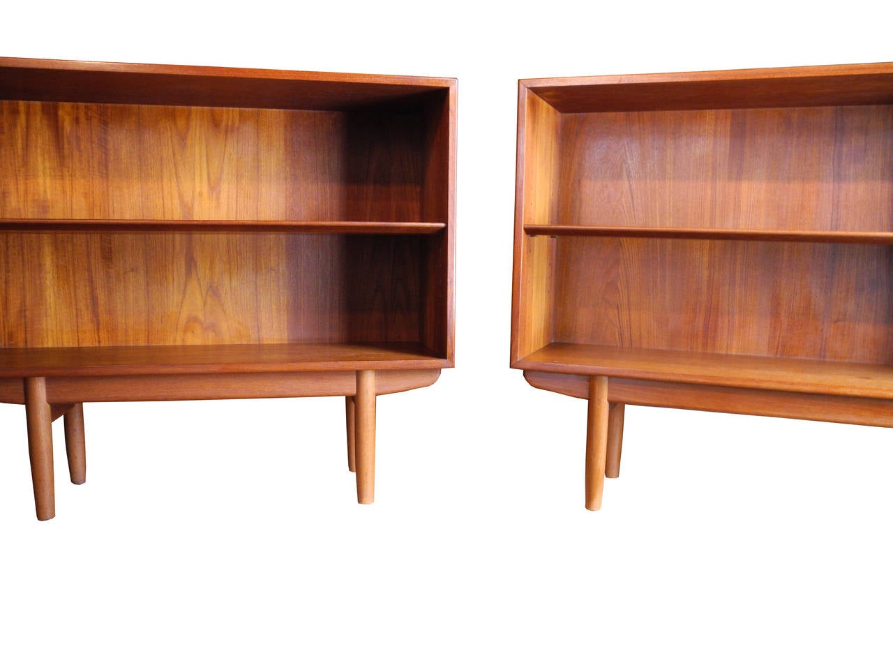 These vintage bookshelves are made of rich teak typical of Danish design.
Use them in the bedroom as nightstands or simple bookcases.