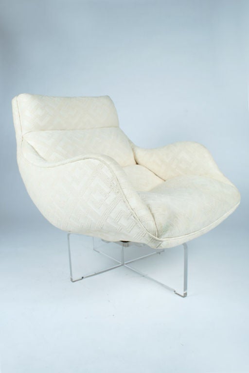 Late 20th Century Pair Lucite Cross Base Swivel Lounge Chairs by Vladimir Kagan