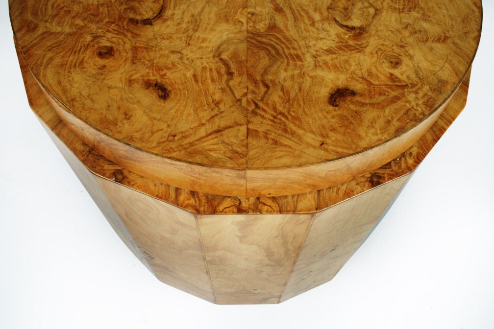 American Olive Burl Pedestal Table by Edward J Wormley for Dunbar Furniture Co. In Excellent Condition For Sale In New York, NY