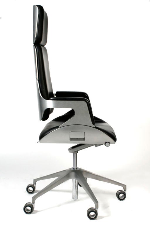 James Bond 007 Silver Executive Desk Chair by Interstuhl In Excellent Condition In New York, NY