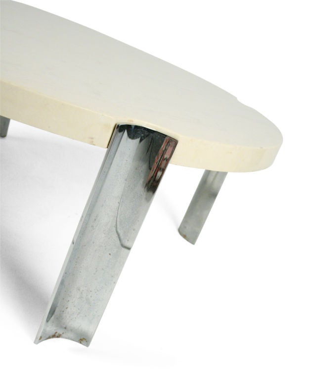 Marbelized Composite and Chromed Steel Circular Cocktail Table For Sale 3