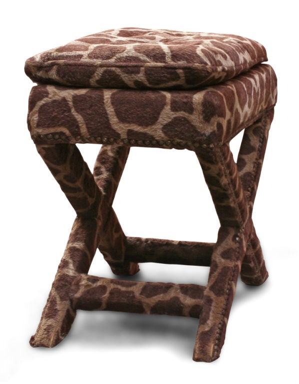 American Giraffe Print Upholstered X-Frame Bench after Billy Baldwin In Good Condition For Sale In New York, NY