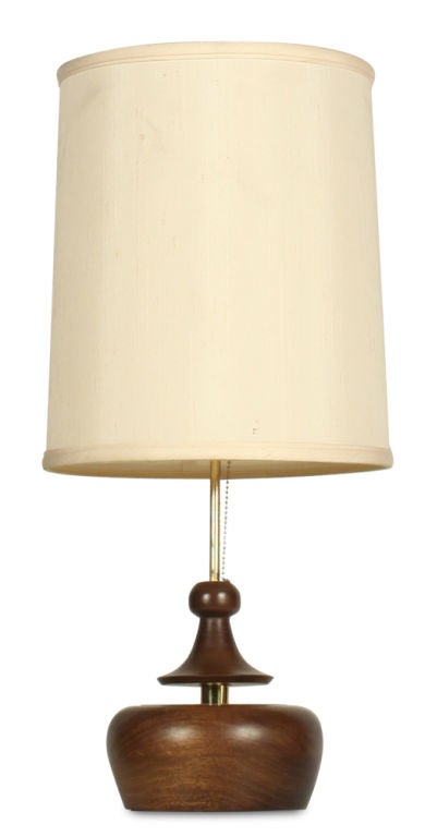 A wonderful pair of solid wood table lamps in a spinning top form with brass details and an integral on/off switch in turned wood positioned on the stem and floats above the base. By Modeline. U.S.A., circa 1950s.