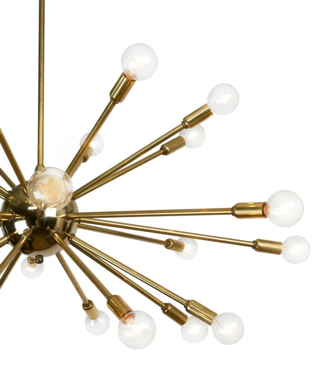 24 Arm Polished Brass Sputnik Chandelier In Excellent Condition For Sale In New York, NY