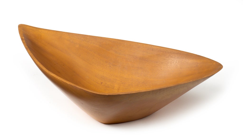 American Hand Carved Primavera Fruit Bowl by Emilan In Excellent Condition For Sale In New York, NY