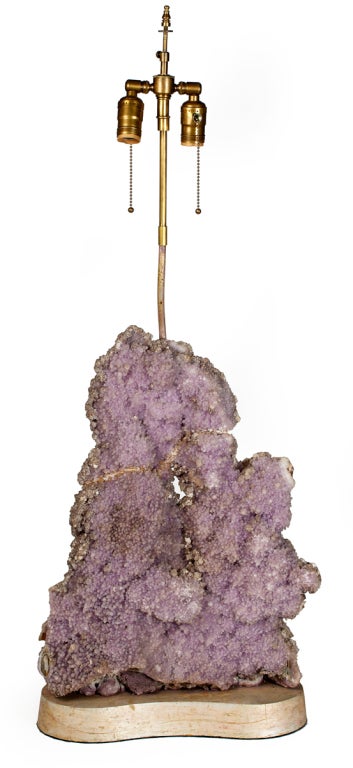 Exquisite Amethyst Quartz Table Lamp by Carole Stupell Ltd In Excellent Condition For Sale In New York, NY
