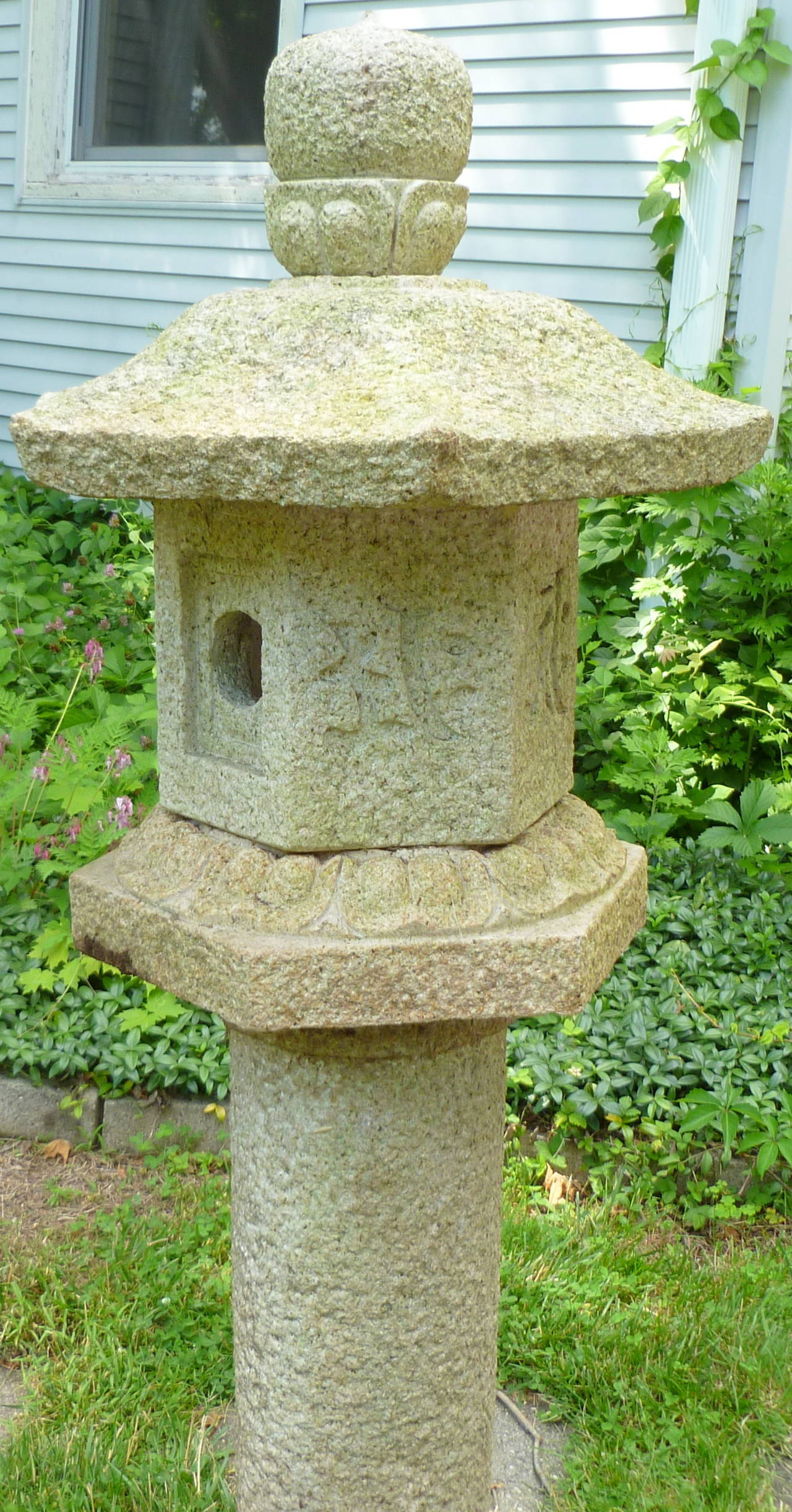 Japanese Granite Stone Garden Lantern In Good Condition In Greenwich, CT
