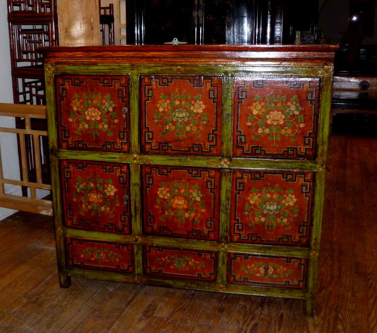 a beautiful Tibetan chest with hand painted floral motif, two pairs of doors, simple form, elegant colors, 19th century