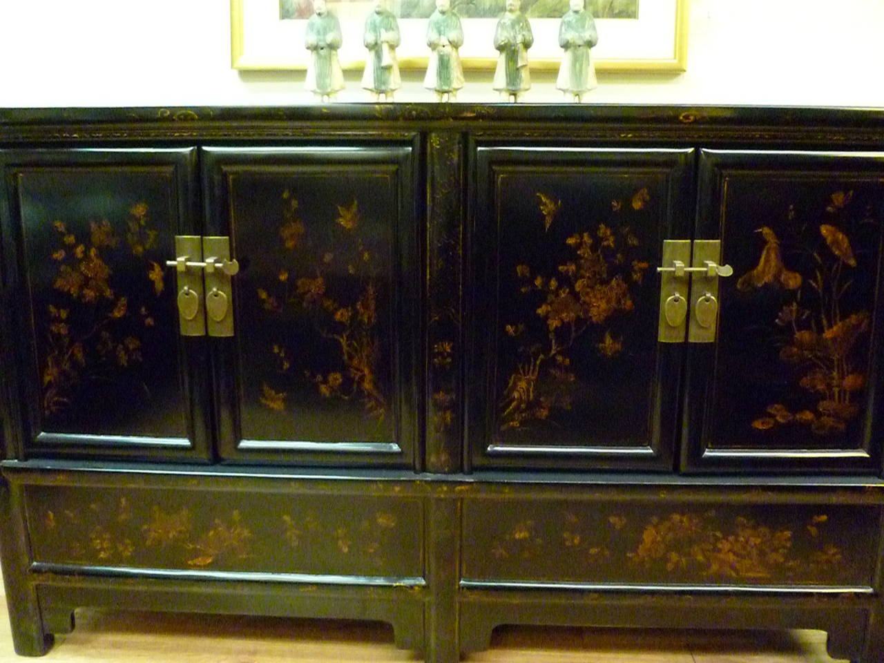 Fine Black Lacquer Sideboard with Gold Gilt Floral Motif 1