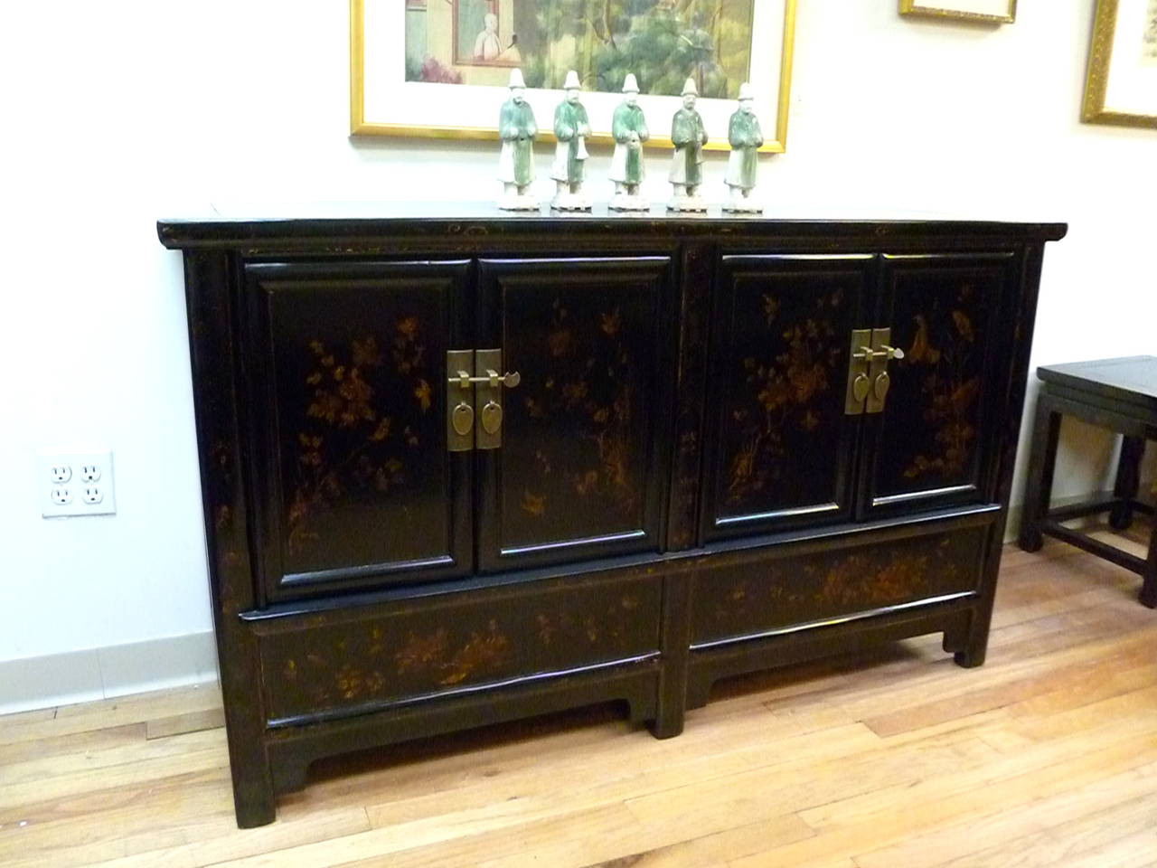 Fine Black Lacquer Sideboard with Gold Gilt Floral Motif 2