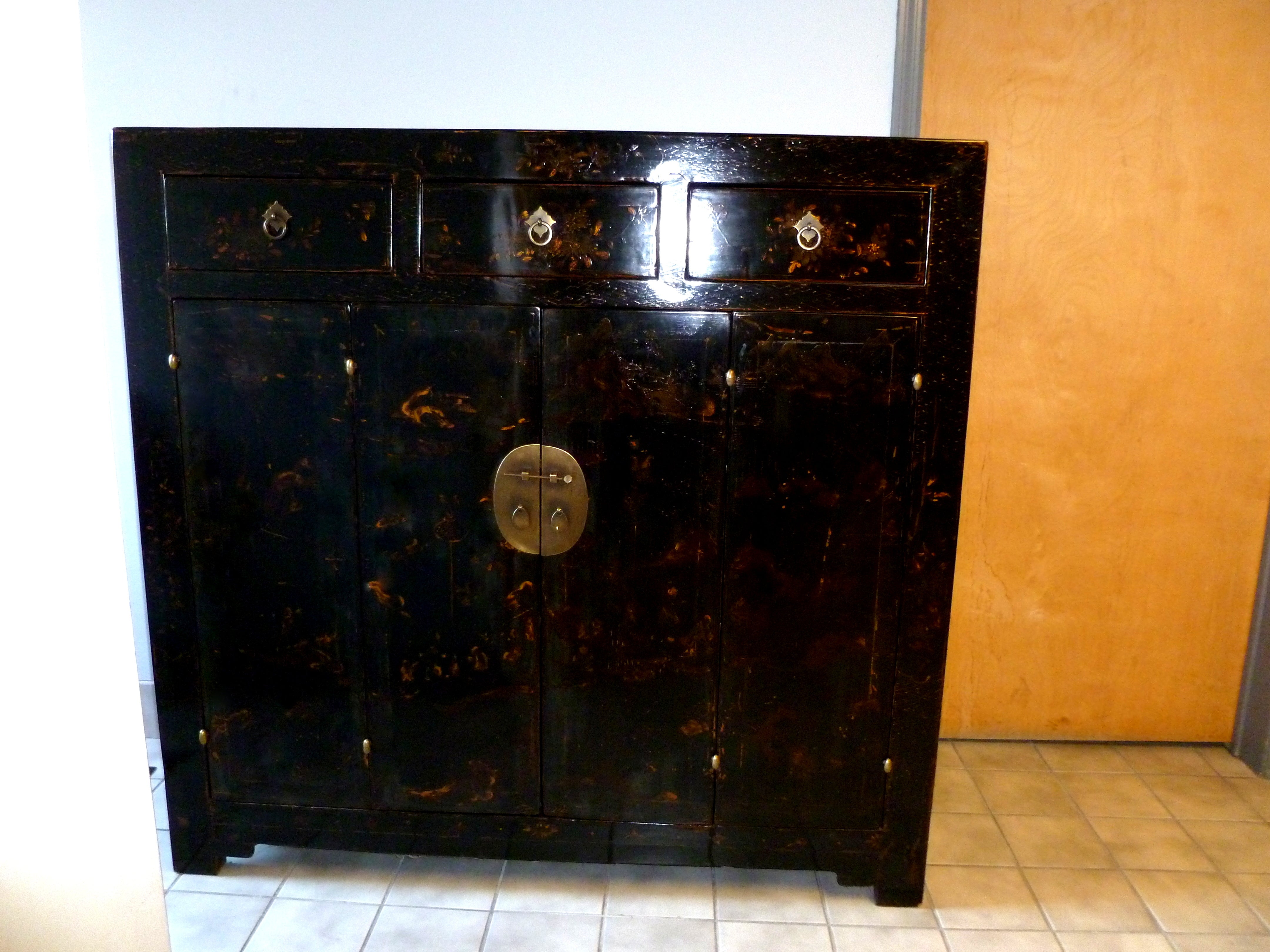 Fine Black Lacquer Sideboard With Gold Gilt Motif