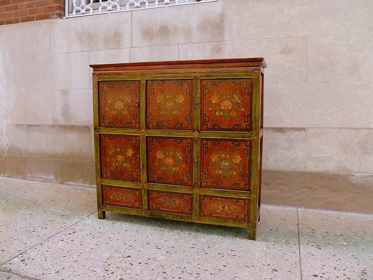 Tibetan Chest with Floral Motif In Good Condition In Greenwich, CT