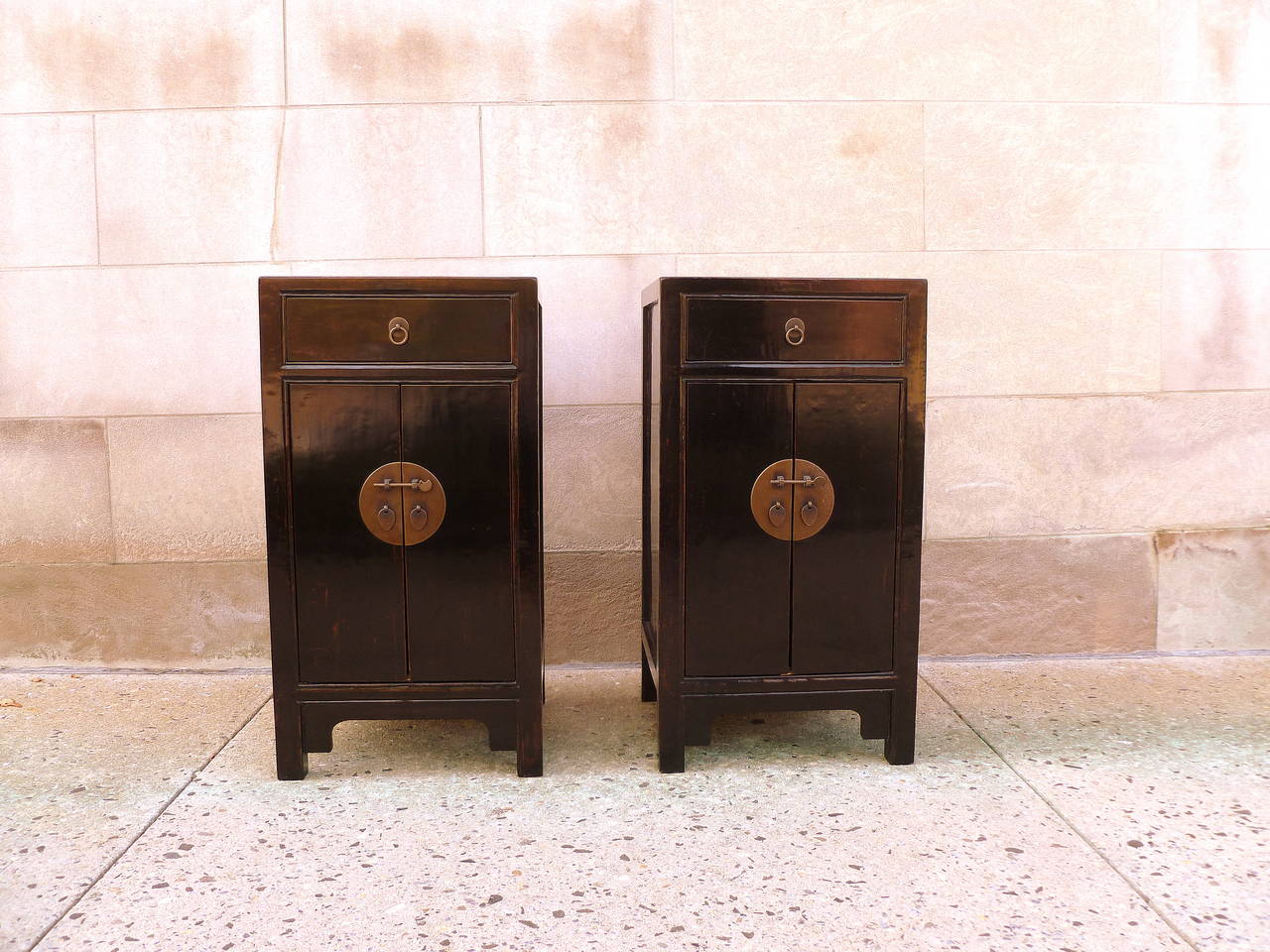 Black lacquer chests, of upright form, each with one drawer and a pair of doors, brass fitting, simple form, beautiful color.