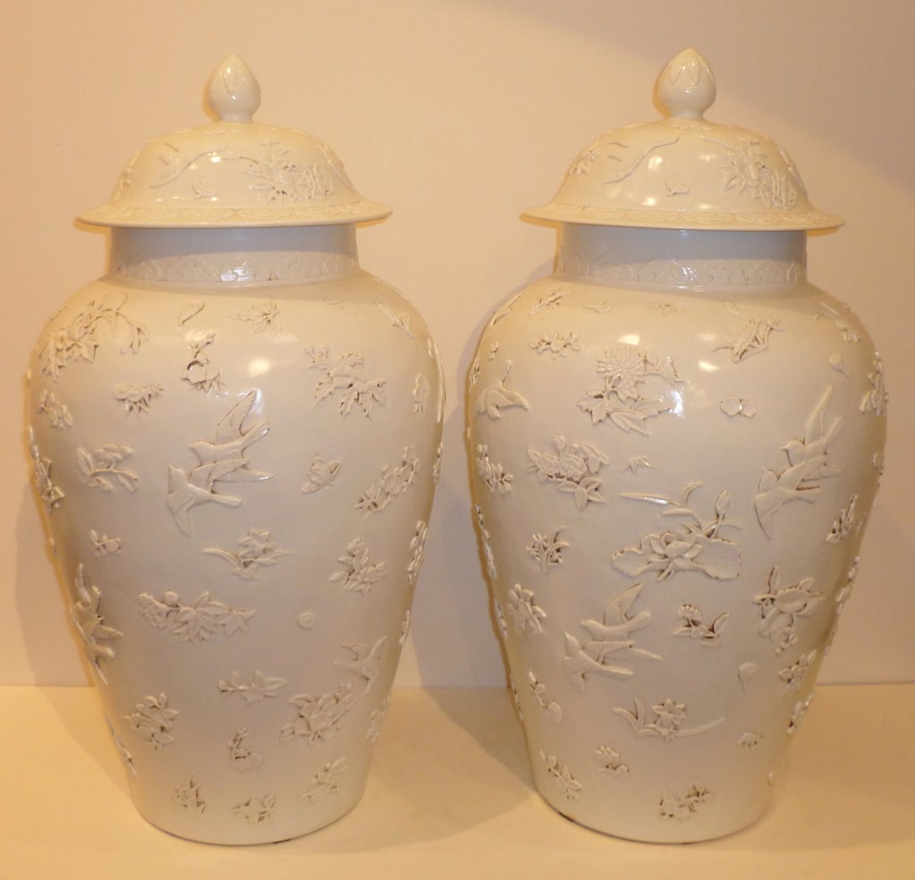 Pair of Blanc de Chine White Porcelain Cover Jars In Excellent Condition In Greenwich, CT
