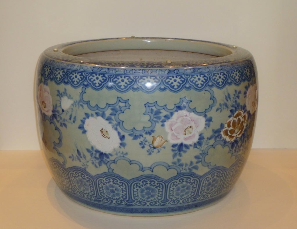 Fine Japanese Porcelain Hibachi Basin In Excellent Condition In Greenwich, CT