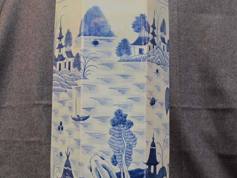 Porcelain Chinese blue and white umbrella stand