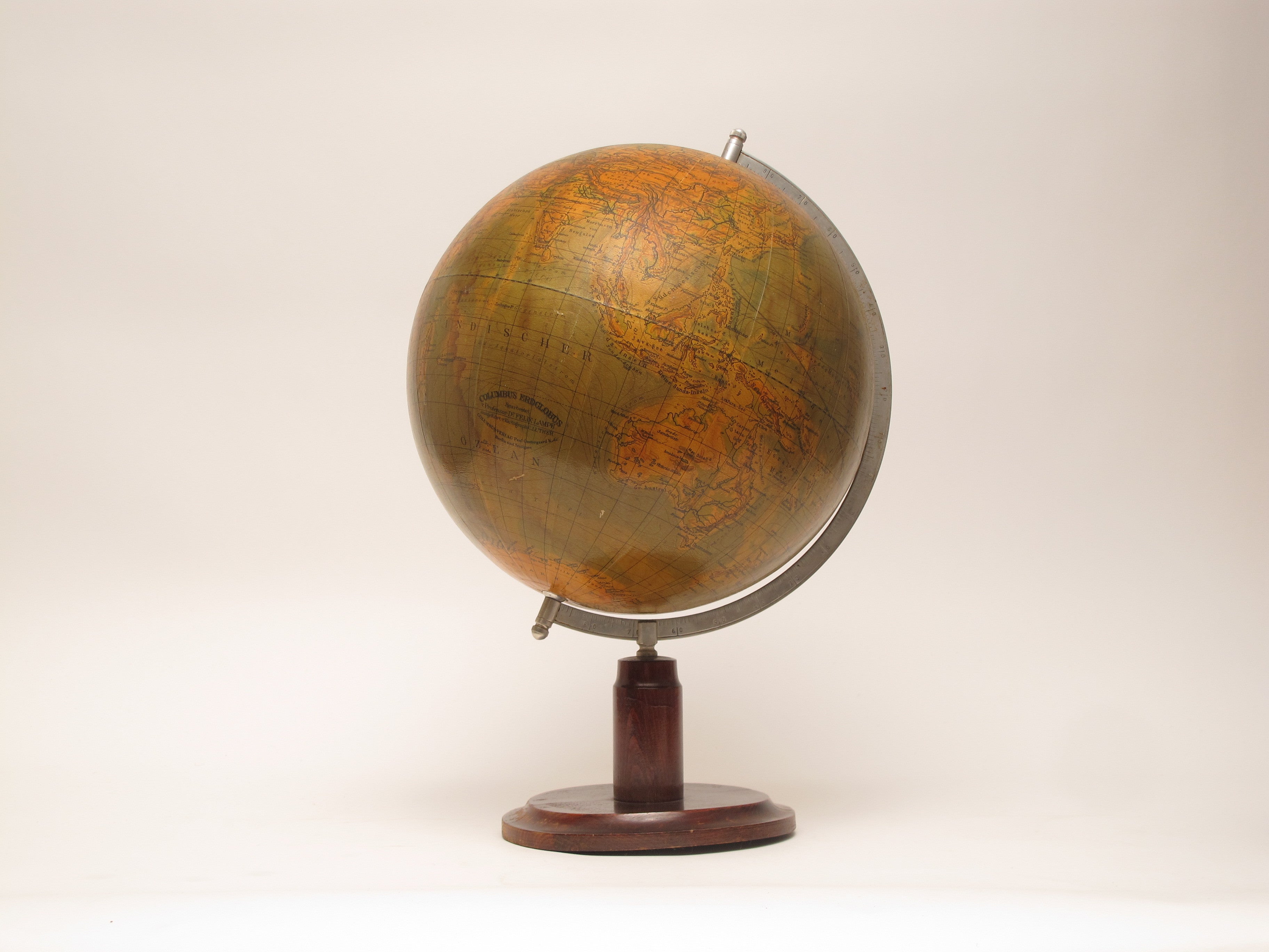 Columbus Erdglobus Berlin globe on wood base