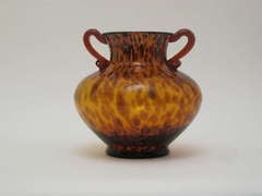 Tortoise shell design glass vase