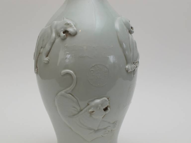 Chinese blanc de Chine vase In Good Condition In Hudson, NY