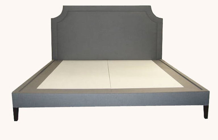 Wade Upholstered Platform Bed In Excellent Condition For Sale In New York, NY