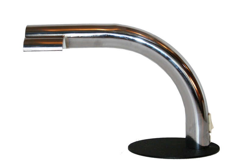 1950s, Italian chrome desk lamp for Raymor on matte finish circular disk base. Chrome tube gooseneck lamp with single bulb fixture, original white rubber wiring with Milano imprinted on cord.