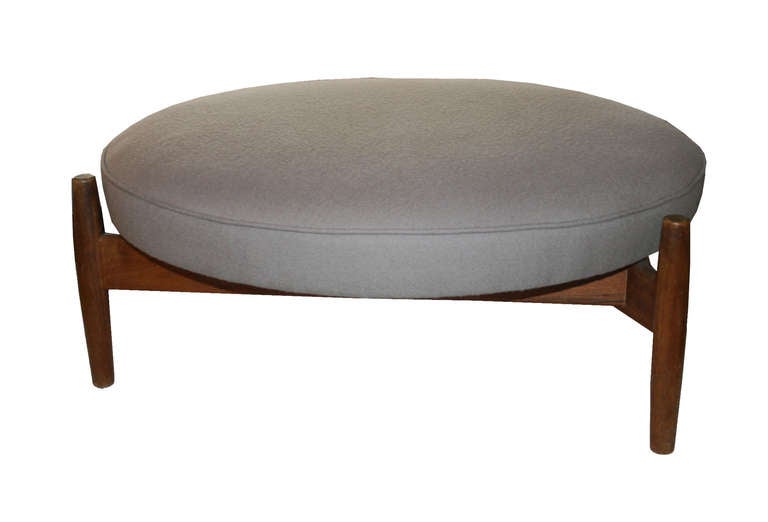 Rare Jens Risom U312 Lounge and Ottoman In Excellent Condition In New York, NY