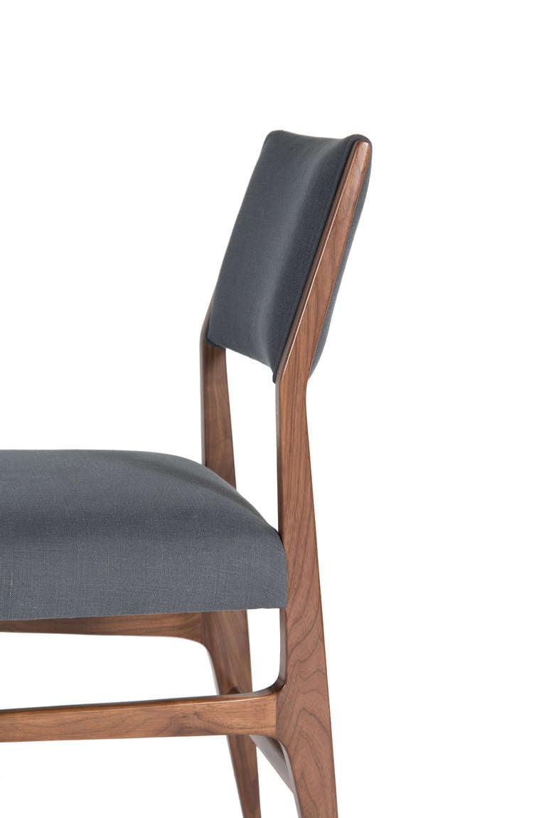 Maze Walnut Dining Chair In Excellent Condition For Sale In New York, NY