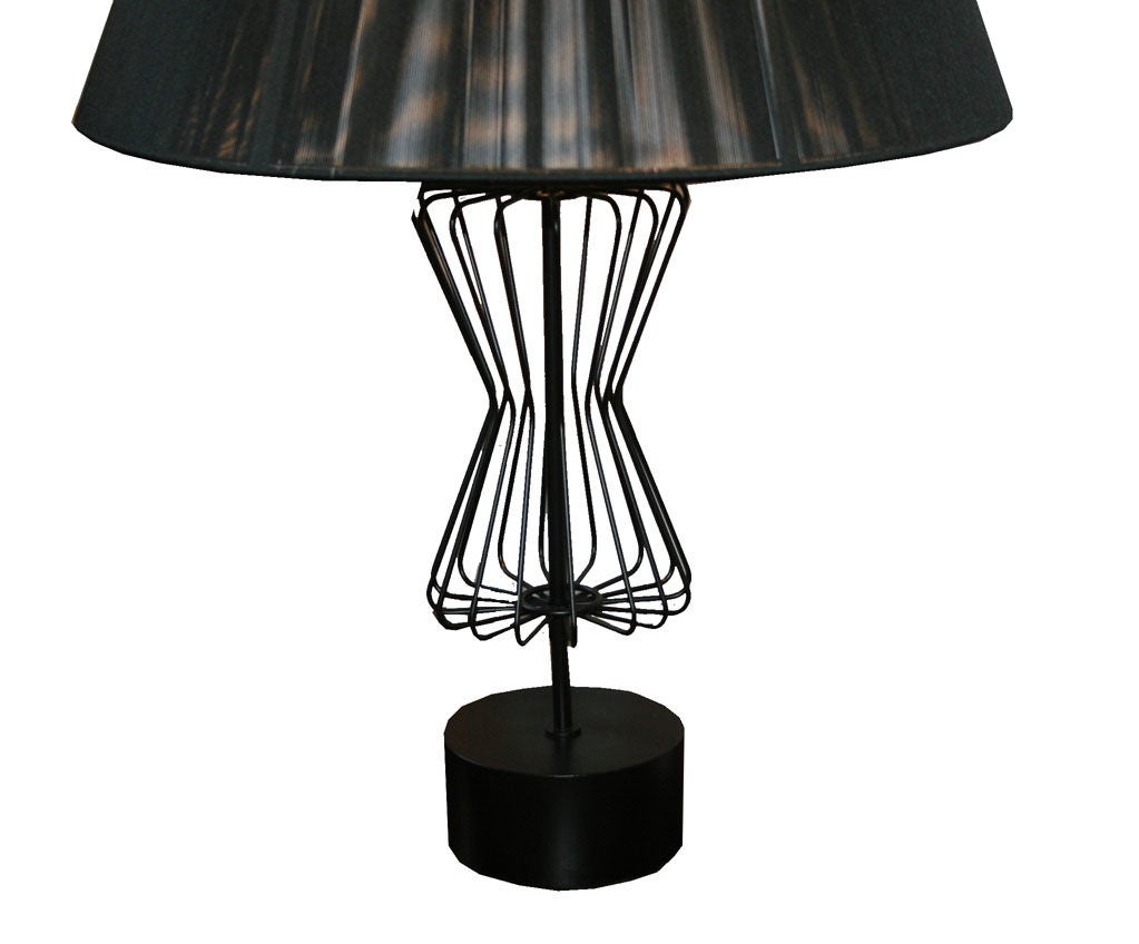 Tony Paul wire frame table lamp in restored condition Ca. 1950's.

This item is located at our 1stdibs booth in the New York Design Center at 200 Lexington on the 10th floor booth number 1040.