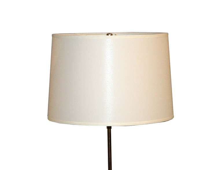Roy Brass Tripod Table Lamp In Excellent Condition For Sale In New York, NY