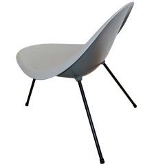 Molded aluminum tripod chair