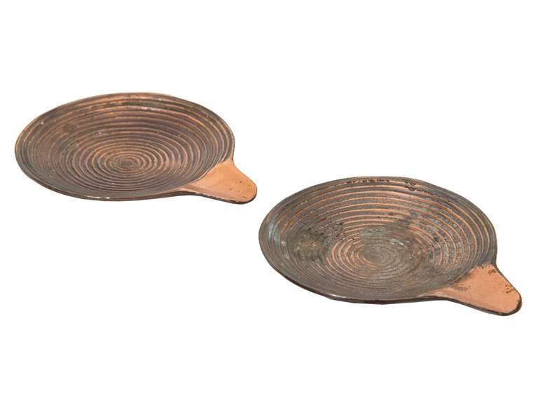 Ben Seibel for Jenfredware four-piece copper smoking set, circa 1955. Two stack-able ashtrays, one large ashtray and one cigarette holder cork lined cup.