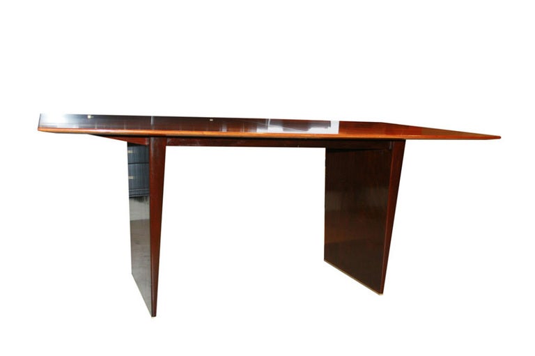 Rare extension dining table design by Edward Wormley for Dunbar ca.1960 complete with 3 leaves ( each 12