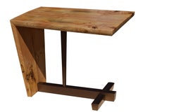 Mesa auxiliar de canto libre del artista americano David N. Ebner